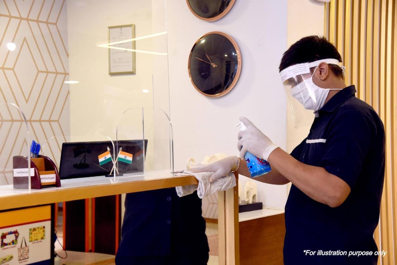 Vaccinated Staff- Oyo Flagship 60526 Five Star Grand Samsabad Kültér fotó