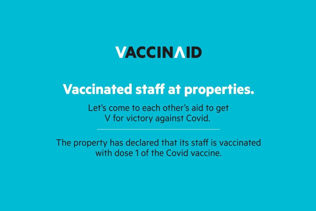 Vaccinated Staff- Oyo Flagship 60526 Five Star Grand Samsabad Kültér fotó